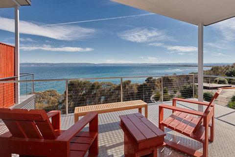 Whale Watcher 2 - Accommodation in Bendigo 0