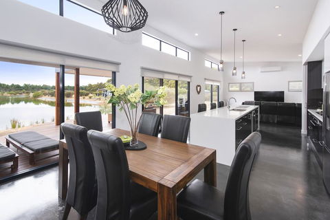 Wharfedale - Accommodation in Bendigo 1