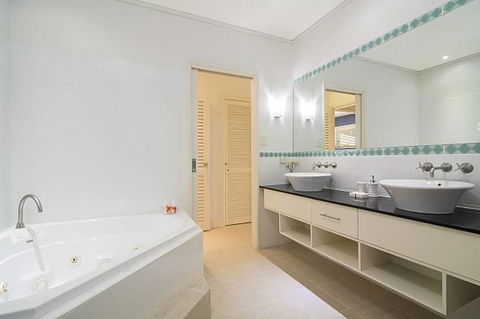 Whispering Palms - Accommodation in Bendigo 3