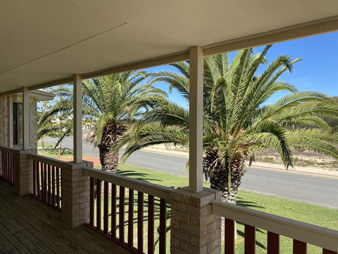 Whispering Palms - Accommodation in Bendigo 1