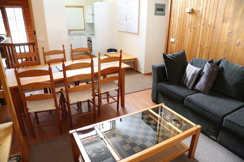 Whispering Pines 1 - Accommodation in Bendigo 1