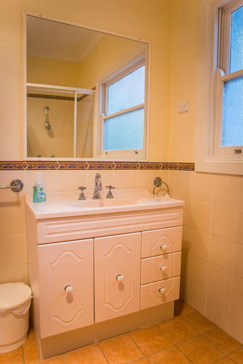Whispering Pines Cottages - Accommodation in Bendigo 3