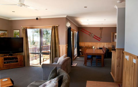 Whistler - Accommodation in Bendigo 0