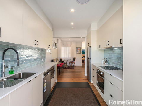White Beach - 42 Ash Street - Accommodation in Bendigo 0