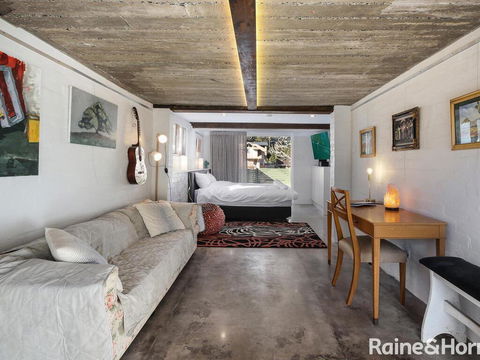 White Beach Studio - 42a Ash Street - Accommodation in Bendigo 0