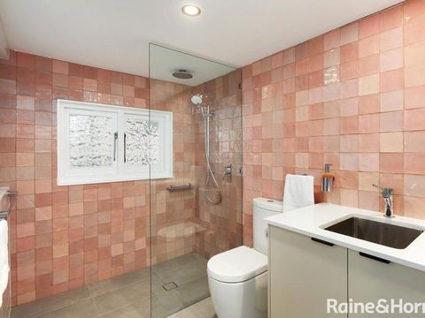 White Beach Studio - 42a Ash Street - Accommodation in Bendigo 2