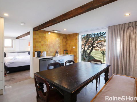 White Beach Studio - 42a Ash Street - Accommodation in Bendigo 1