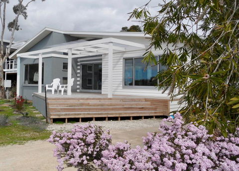 WHITE SHELLS HOLIDAY RENTAL - Accommodation in Bendigo 0
