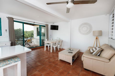 White Waves On The Beach - Accommodation in Bendigo 1