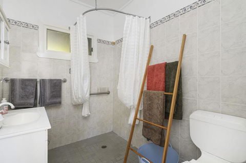 Whitecaps, 26 East Street - Accommodation in Bendigo 3