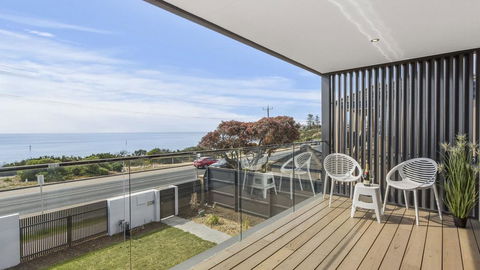 WHITEHAVEN - MORNINGTON - Accommodation in Bendigo 0