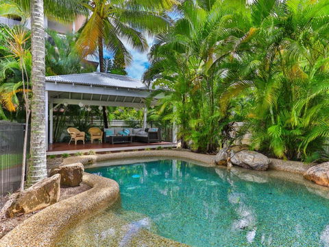 Whitehouse - Palm Cove - Accommodation in Bendigo 0
