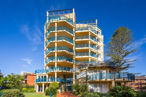 Whitesands 501 - Main Beach Location - Accommodation in Bendigo 0