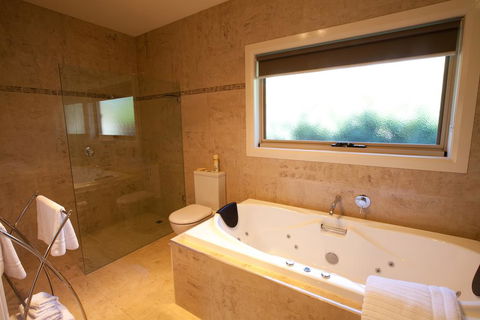 Wild Cattle Creek Estate - Accommodation in Bendigo 3