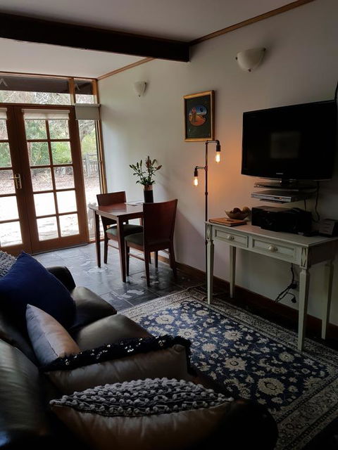 William Hunt's Retreat - Redwood Studio - Accommodation in Bendigo 3