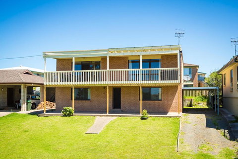 Williams Wonder - Large Beach House - Accommodation in Bendigo 0