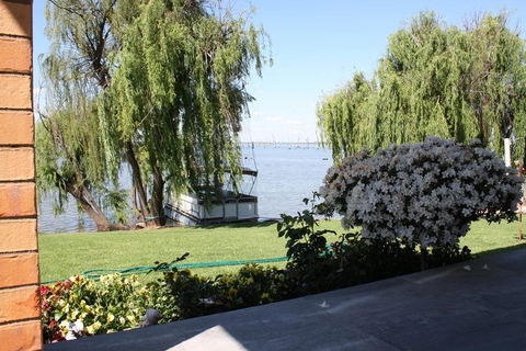 Willow Island - Waterfront - Accommodation in Bendigo 1