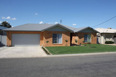 Willow Island - Waterfront - Accommodation in Bendigo 2