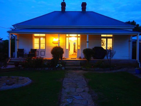 Windsor Cottage - Accommodation in Bendigo 0