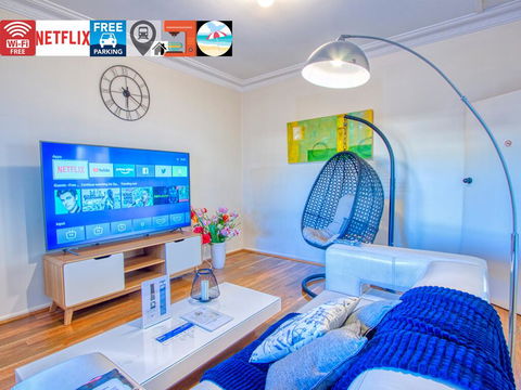 Wollongong Station Holiday House With Wi-Fi,75 Inch TV, Netflix,Parking,Beach - Accommodation in Bendigo 0