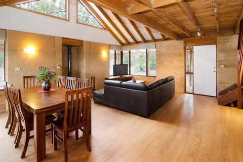 Woodstone Kookaburra Cottage - Accommodation in Bendigo 2