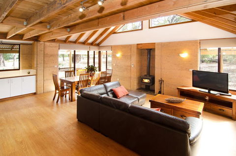 Woodstone Kookaburra Cottage - Accommodation in Bendigo 3