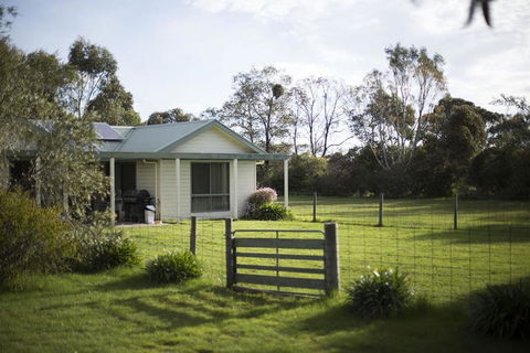 Woongara Cottage - Pet Friendly Country Retreat - Accommodation in Bendigo 0