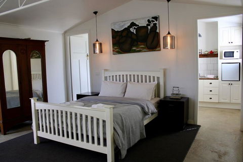 Wormwood Studio - Accommodation in Bendigo 1