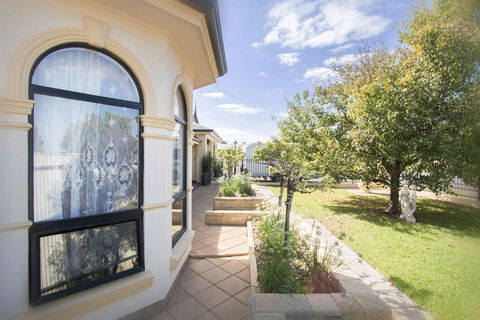 Yellow Rose Cottage - Accommodation in Bendigo 2