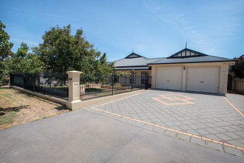 Yellow Rose Cottage - Accommodation in Bendigo 0