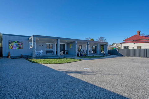 Zoo Villas : Villa Zebra - Central Wynyard - Accommodation in Bendigo 2
