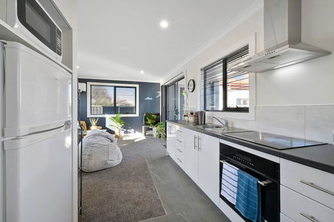 Zoo Villas: Villa Giraffe - Central Wynyard - Accommodation in Bendigo 1