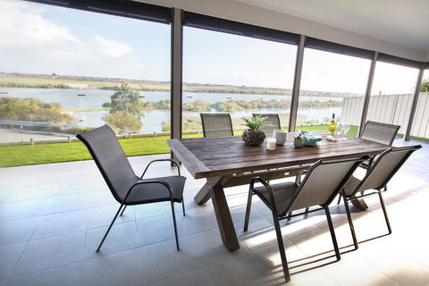 Serenity And Sweeping Murray River Views - Accommodation in Bendigo 1