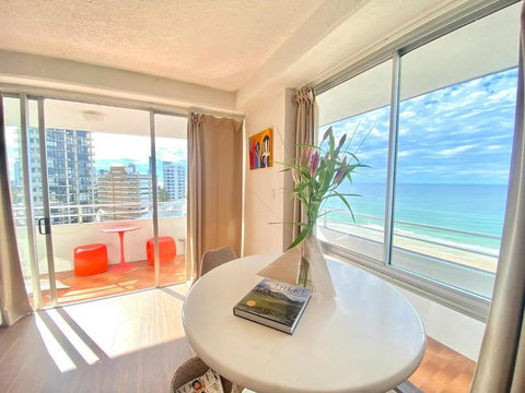 Absolute Beachfront Main Beach Gold Coast - Accommodation in Bendigo 3