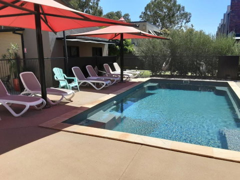 Adelphi Apartment 2- Poolside Or Apartment 2A- King Studio - Accommodation in Bendigo 2