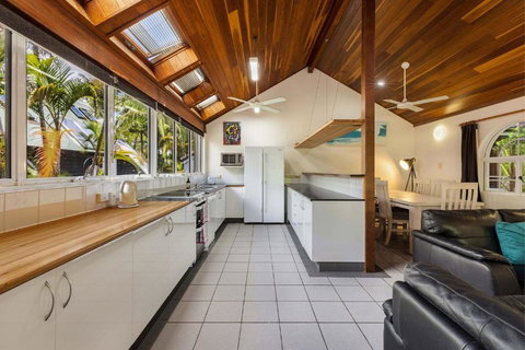 A Perfect Stay - Clarkes Beach Villa - Accommodation in Bendigo 2