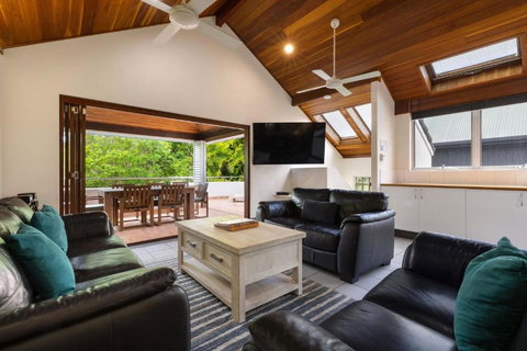 A Perfect Stay - Clarkes Beach Villa - Accommodation in Bendigo 3