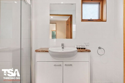 Akuna 1 - Accommodation in Bendigo 4
