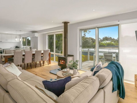 All Decked Out - Accommodation in Bendigo 2