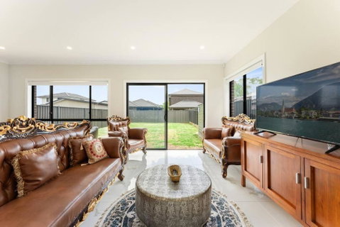 Austral Spacious Large 5 Br Home With Central AC - Accommodation in Bendigo 0