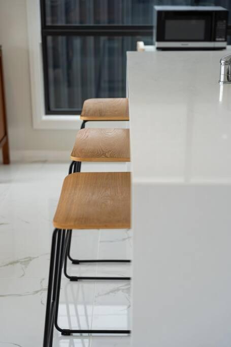 Austral Spacious Large 5 Br Home With Central AC - Accommodation in Bendigo 3