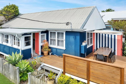 Avalon Vintage Beachside Family Getaway - Accommodation in Bendigo 0