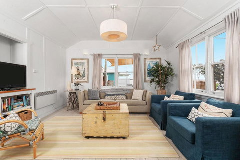 Avalon Vintage Beachside Family Getaway - Accommodation in Bendigo 2