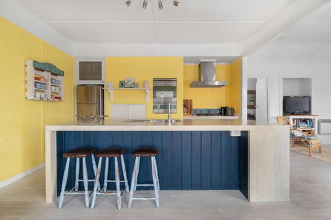 Avalon Vintage Beachside Family Getaway - Accommodation in Bendigo 3