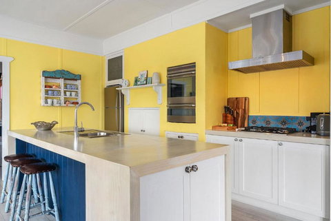 Avalon Vintage Beachside Family Getaway - Accommodation in Bendigo 4