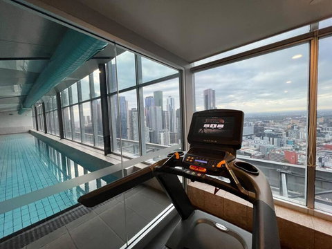 Awesome Melbourne Family Haven With Rooftop Pool - Accommodation in Bendigo 3