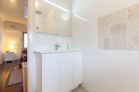 B7 Crawley Apartment 1 BRM & Sleepout Near UWA - Accommodation in Bendigo 0