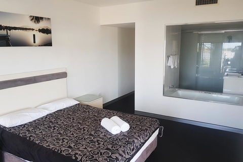 Hinchinbrook Holiday Apartments - Accommodation in Bendigo 11