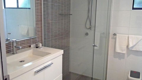 Hinchinbrook Holiday Apartments - Accommodation in Bendigo 9