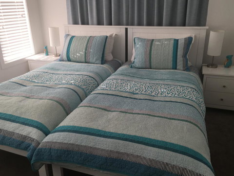 Modern Beach Villa - Accommodation in Bendigo 0